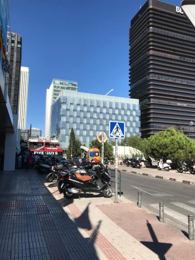 Cerca Santiago Bernabeu - Apartamento Torre Picasso Madrid Exteriér fotografie